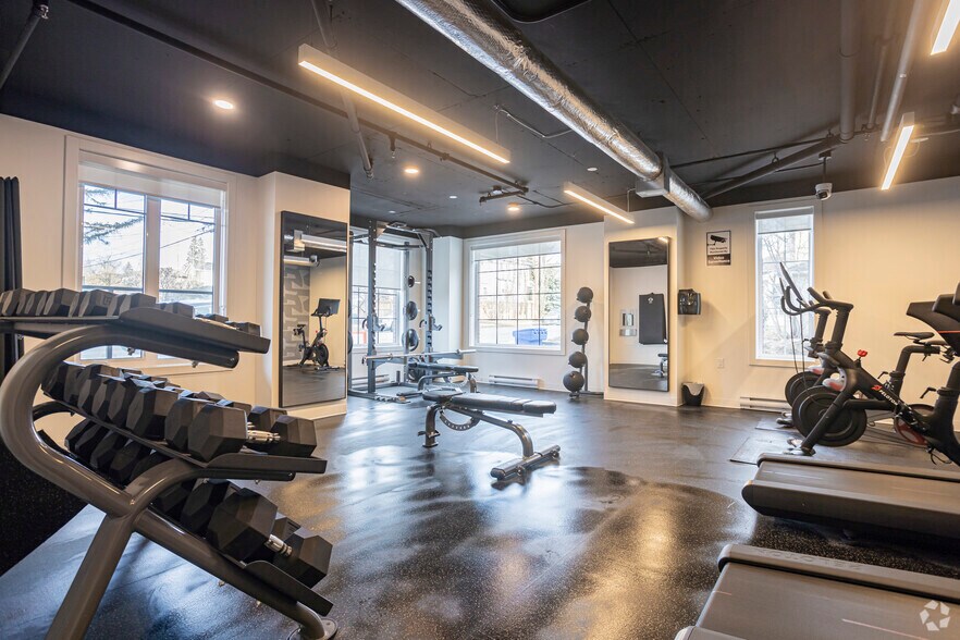 More Photos Of 3360 16th St SW, Calgary Apartments For Lease