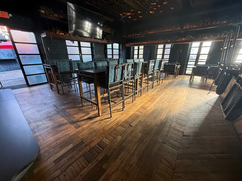 More Photos Of 4935 N Mesa St, El Paso Restaurant For Lease