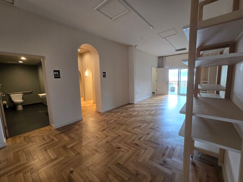 More Photos Of 666 Bridgeway, Sausalito General Retail For Sale