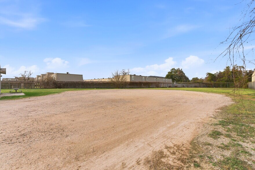 More Photos Of 13025 Fadeway ln, Houston Industrial For Lease