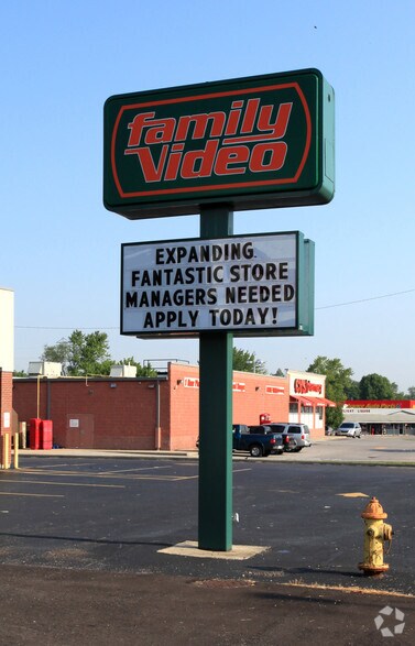 More Photos Of 200 S Gardner St, Scottsburg Freestanding For Lease