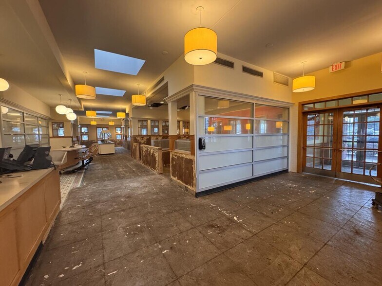 More Photos Of 2949 Dixie Hwy, Hamilton Restaurant For Lease