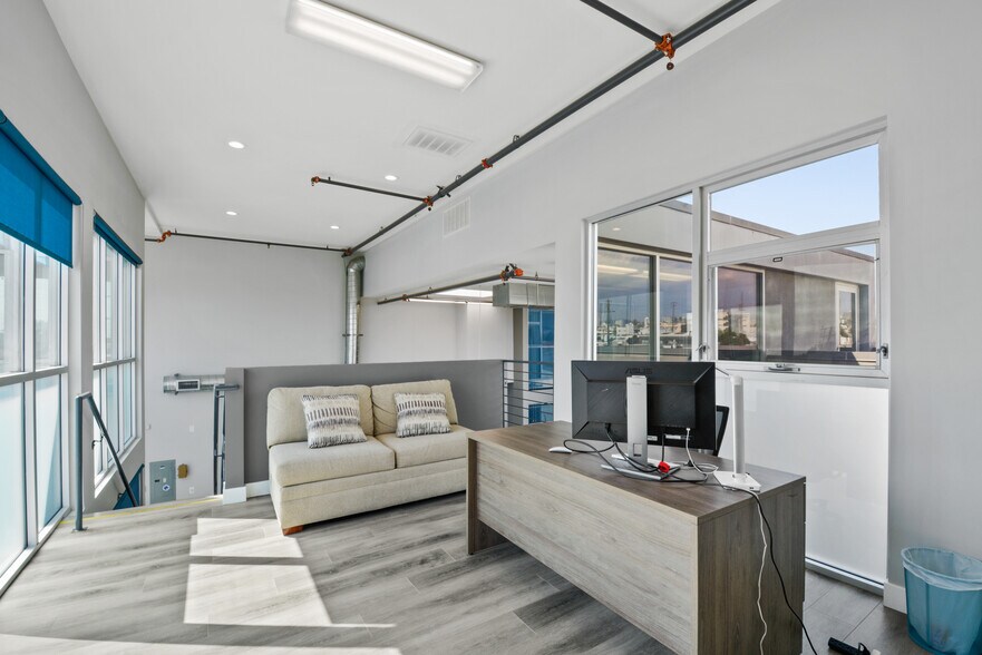 More Photos Of 2332 Cotner Ave, Los Angeles Loft Creative Space For Lease
