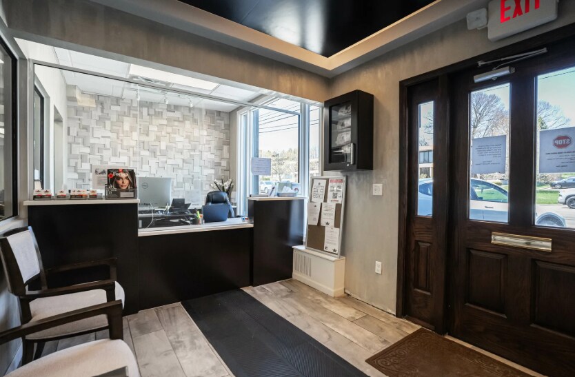 More Photos Of 51-53 W Long Lake Rd, Bloomfield Hills Office For Sale