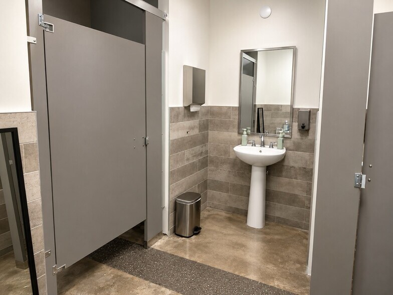 More Photos Of 4069 Atlantic Blvd, Jacksonville Medical For Lease