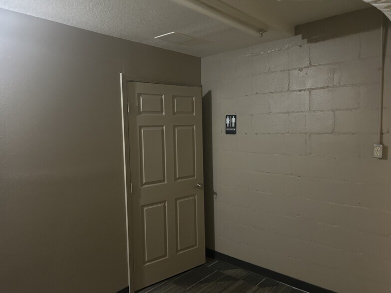More Photos Of 2413 Crill Ave, Palatka Office For Sale
