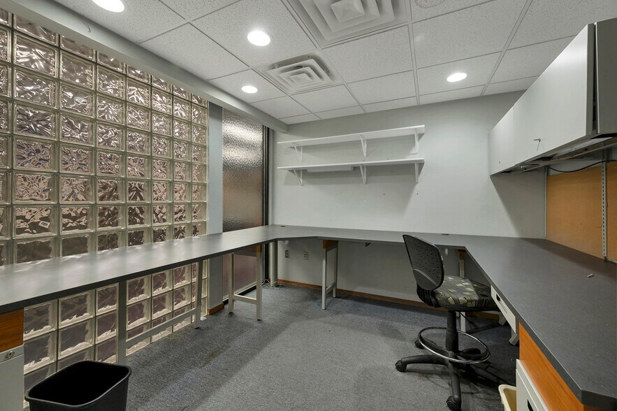 More Photos Of 4424 Dickinson Rd, De Pere Office For Lease