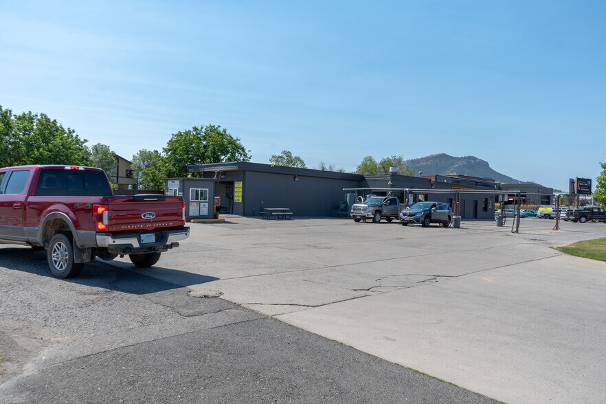 More Photos Of 1201 Cedar St, Helena Carwash For Sale