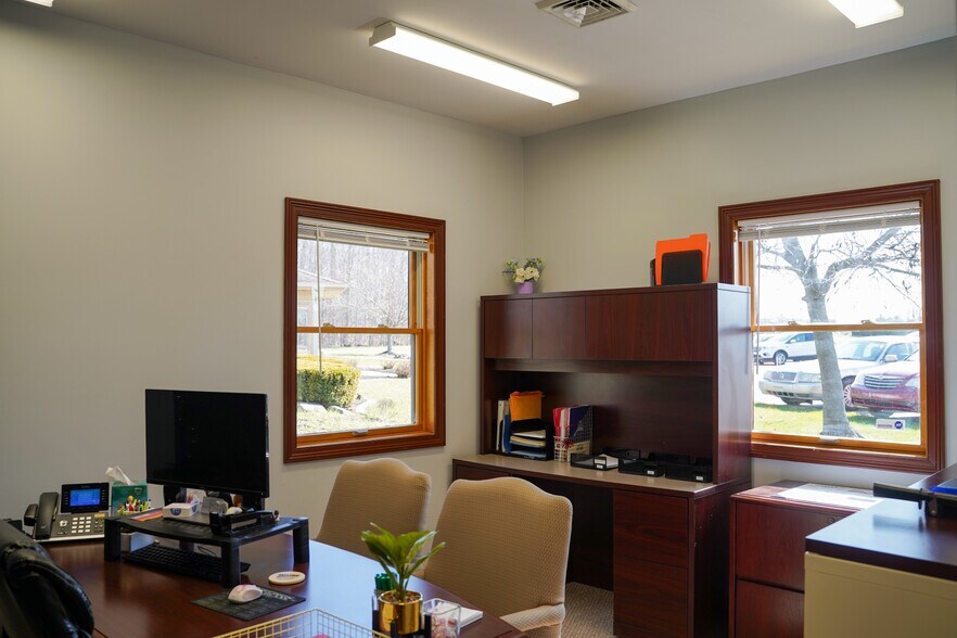 More Photos Of 340 Northpoint Ave, Huntington Office For Sale
