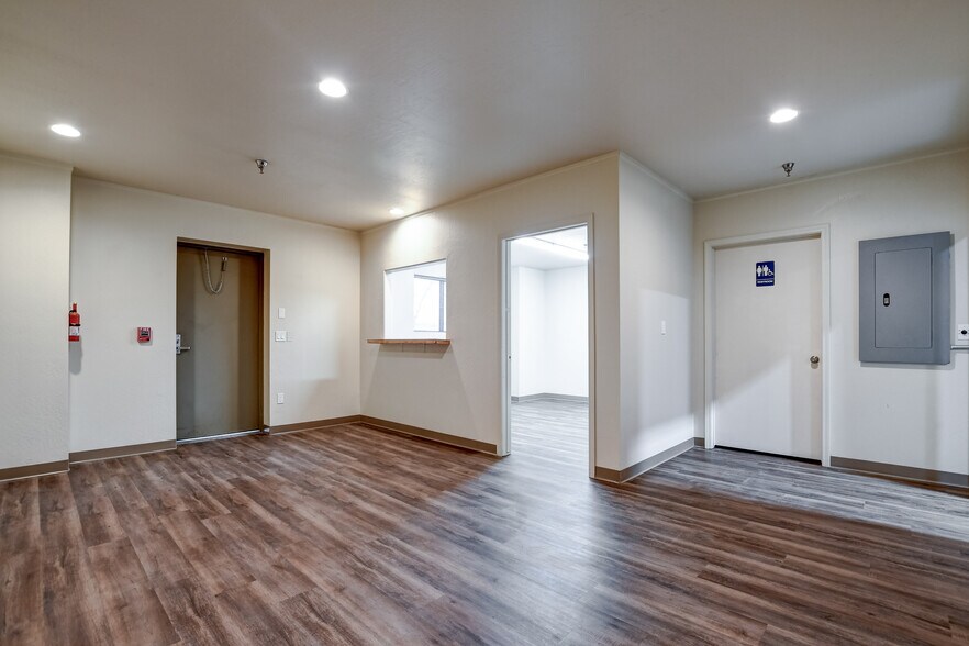 More Photos Of 9551 E Lorna Ln, Prescott Valley Warehouse For Lease