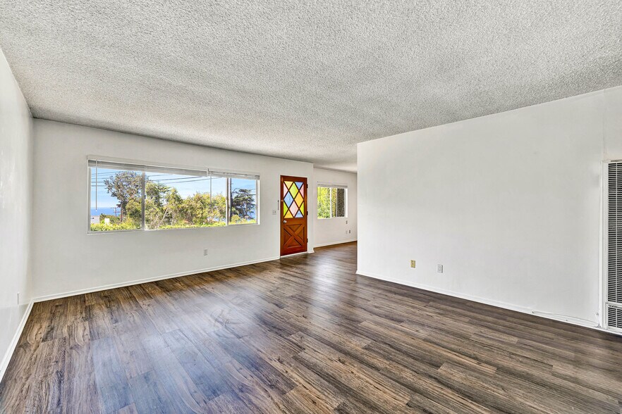 More Photos Of 330 9th St, Del Mar Apartments For Sale