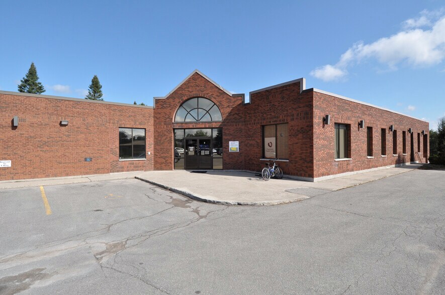 Primary Photo Of 108 Angeline St, Lindsay Rehabilitation Center For Lease