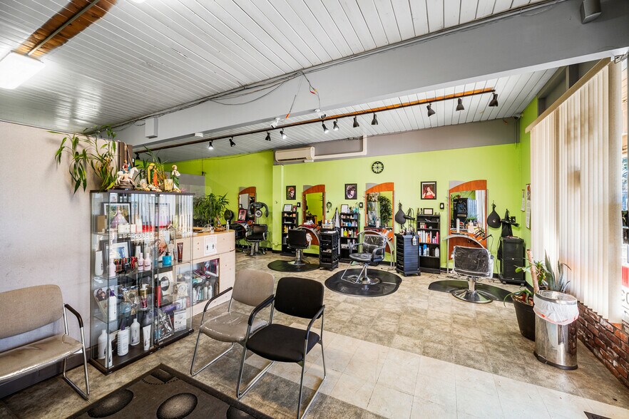 More Photos Of 13116 NE Sandy Blvd, Portland Storefront Retail Office For Sale