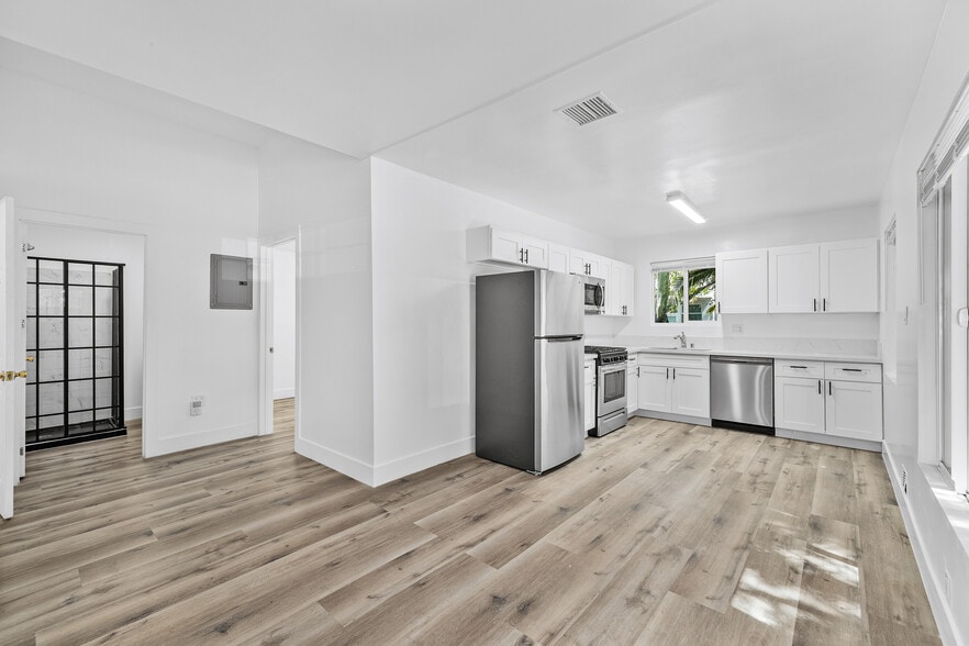 More Photos Of 8710 Sherwood Dr, West Hollywood Multifamily For Sale