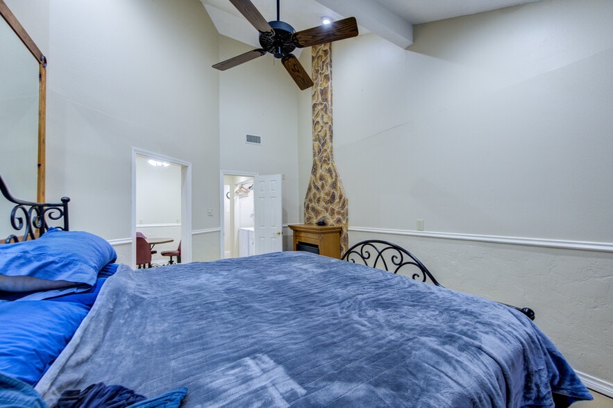 More Photos Of 11217 Todd St, Houston Light Manufacturing For Sale