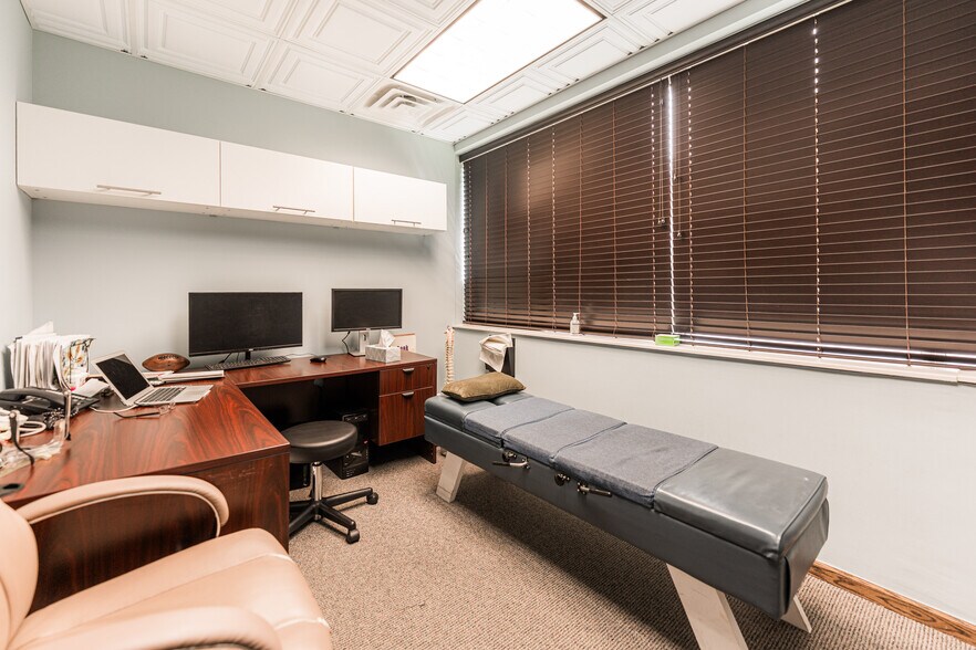 More Photos Of 105 Revere Dr, Northbrook Office For Sale