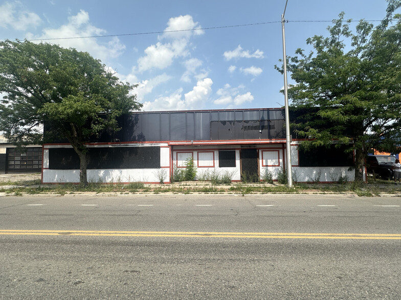 Primary Photo Of 13118 Dexter Ave, Detroit Restaurant For Sale