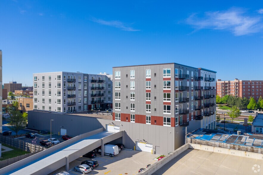 More Photos Of 1555 Ellinwood Ave, Des Plaines Apartments For Lease