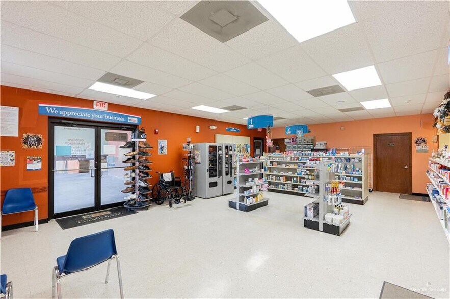 More Photos Of 301 Conquest, Edinburg Office For Sale