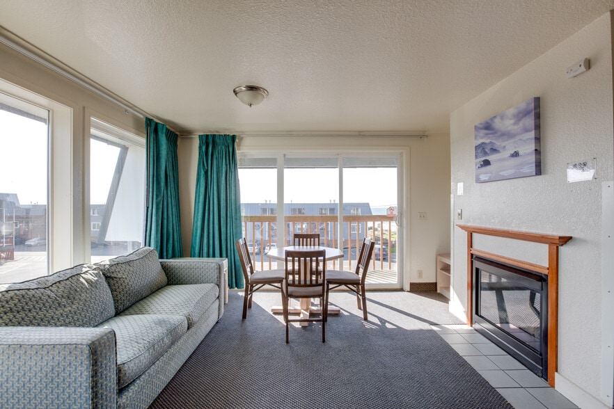 More Photos Of 101 NW 11th Ave, Rockaway Beach Hotel For Sale