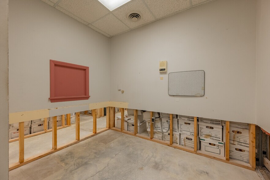 More Photos Of 65 E Main St, Pulaski Coworking Space