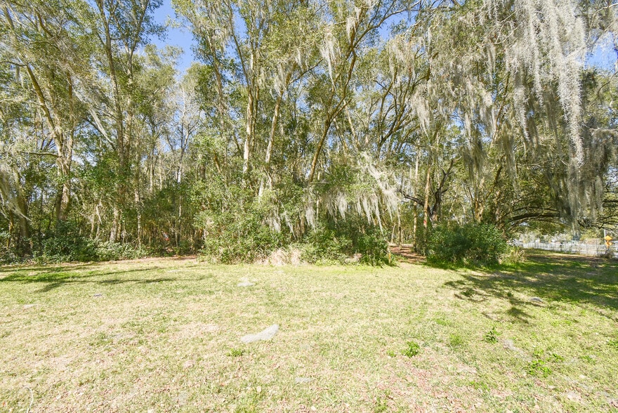 More Photos Of 831 Huntington Rd, Crescent City Freestanding For Sale