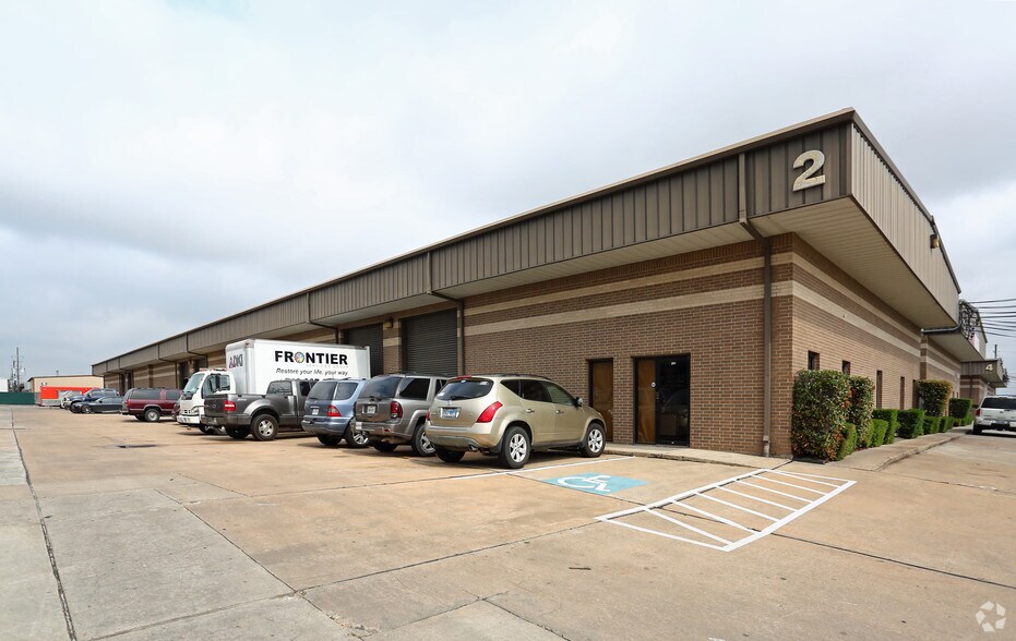 More Photos Of 6125 W Sam Houston Pky N, Houston Unknown For Lease