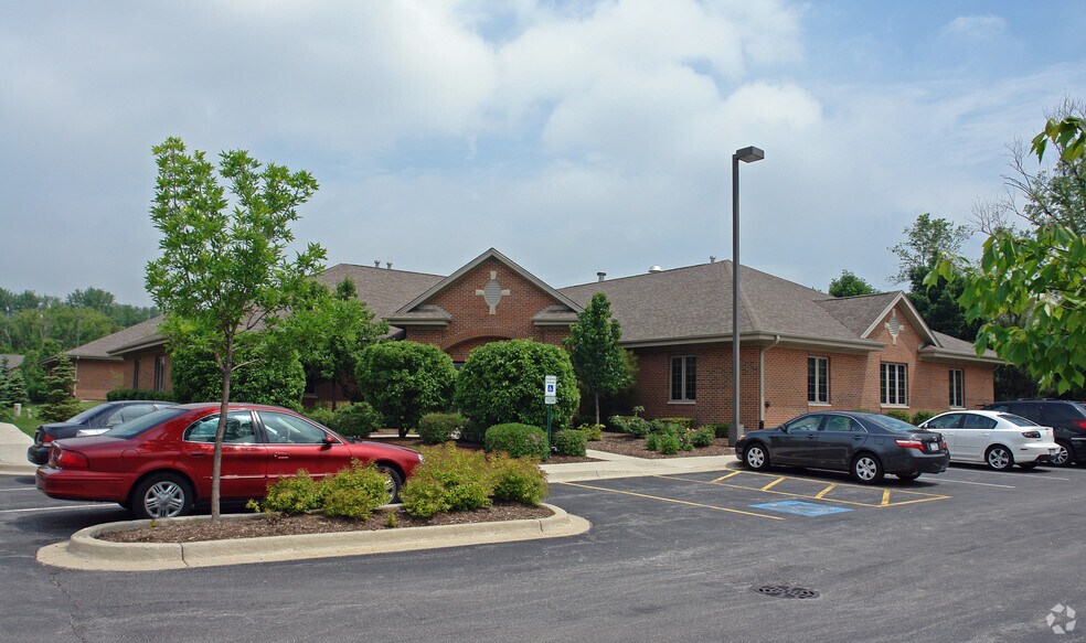 Primary Photo Of 6743-6747 S Kingery Hwy, Willowbrook Office For Lease