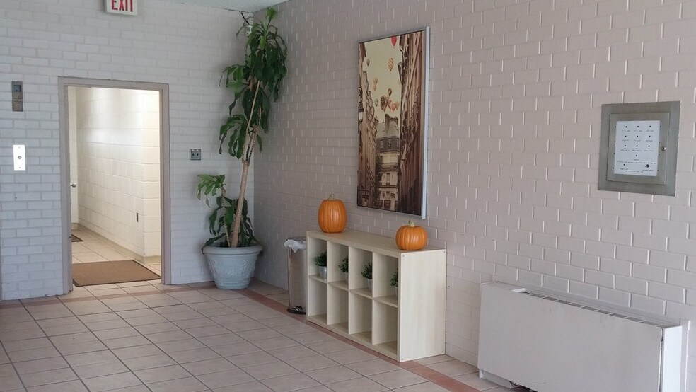 More Photos Of 6911 Richmond Hwy, Alexandria Office For Sale