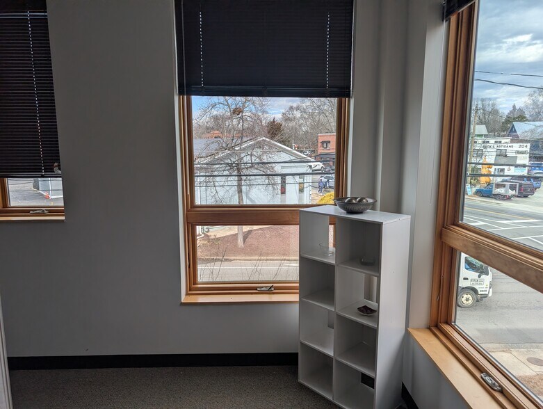 More Photos Of 125 W Main St, Carrboro Office For Lease