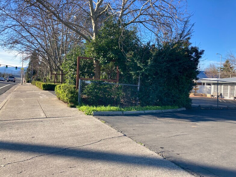 More Photos Of 870 Hartnell Ave, Redding Garden Center For Sale