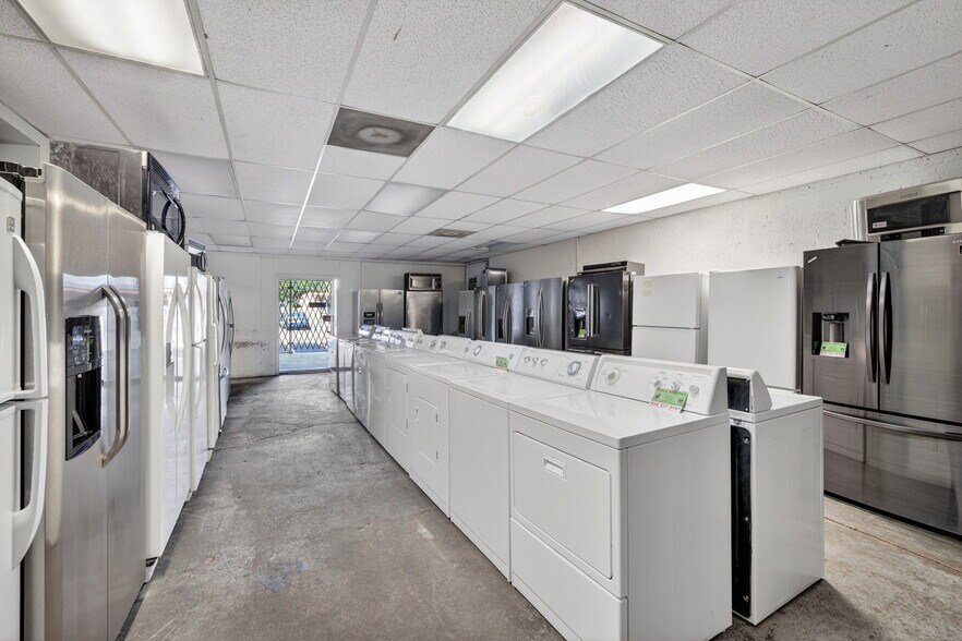 More Photos Of 3928 SW 12th Ct, Fort Lauderdale Manufacturing For Sale