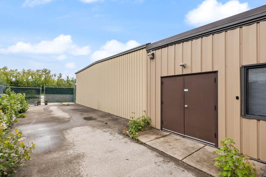 More Photos Of 1138 State St, Green Bay Warehouse For Sale
