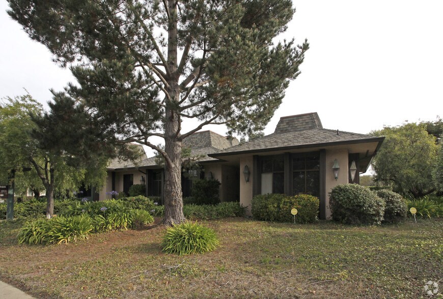 Primary Photo Of 26535 Carmel Rancho Blvd, Carmel Medical For Lease