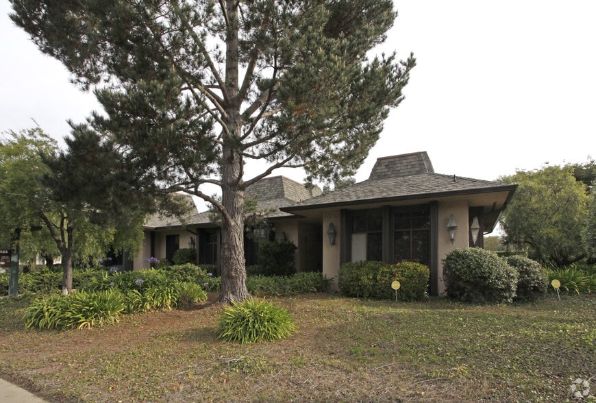 More Photos Of 26535 Carmel Rancho Blvd, Carmel Medical For Lease
