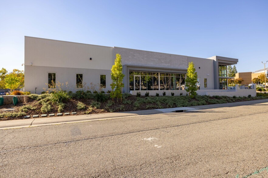 More Photos Of 1623 Santa Clara Dr, Roseville Medical For Lease
