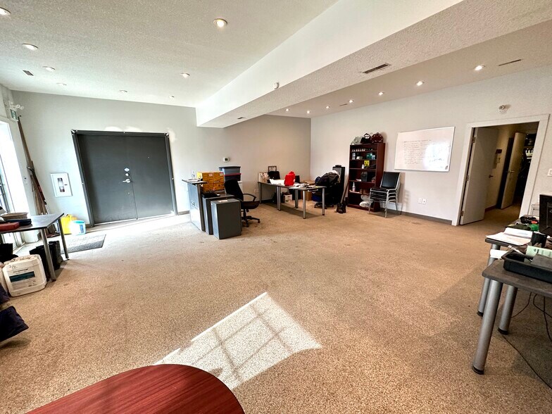 More Photos Of 4630 61 St, Red Deer Warehouse For Lease