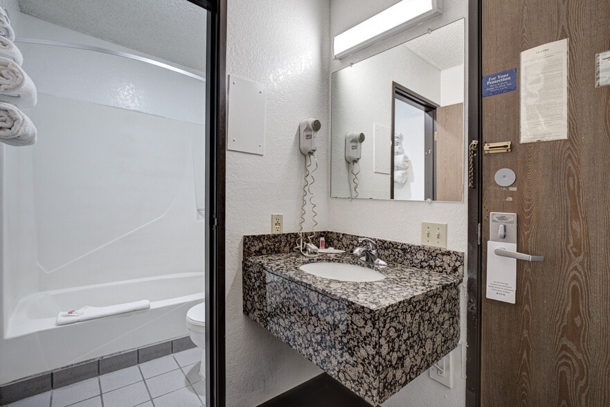 More Photos Of 101 W Phoenix St, Payson Hotel For Sale