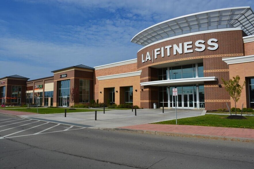 More Photos Of 913-1070 Holt Rd, Webster Unknown For Lease