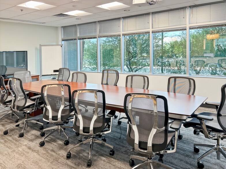 More Photos Of 7047 E Greenway Pky, Scottsdale Coworking Space