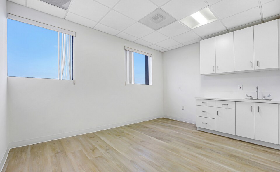 More Photos Of 11600 Wilshire Blvd, Los Angeles Medical For Lease