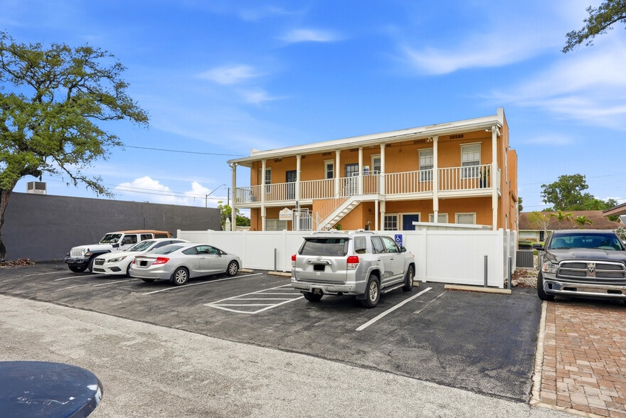 More Photos Of 7024 Central Ave, Saint Petersburg Medical For Sale