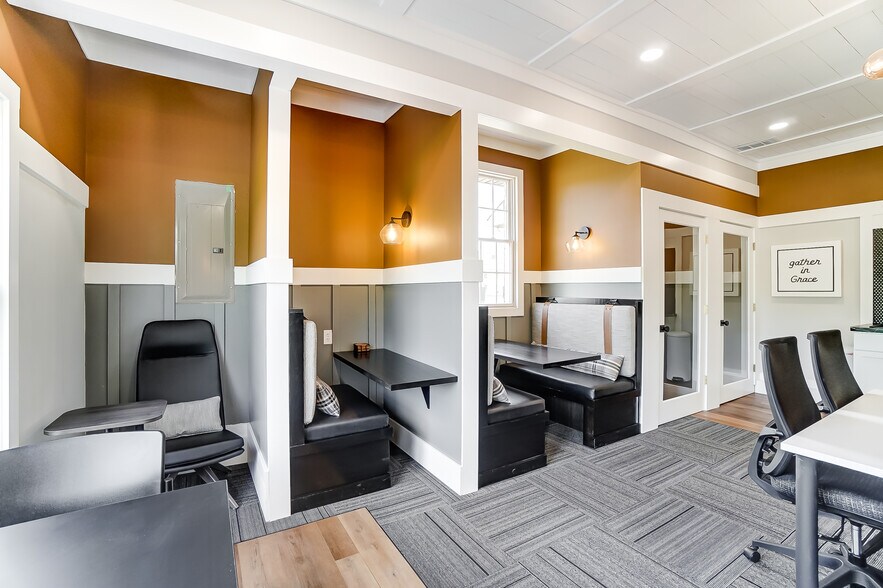 More Photos Of 15 Commercial Way, Springboro Medical For Sale