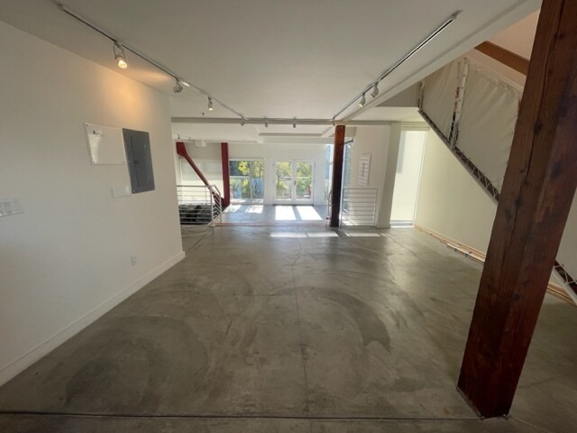 More Photos Of 615 Hampton Dr, Venice Apartments For Sale