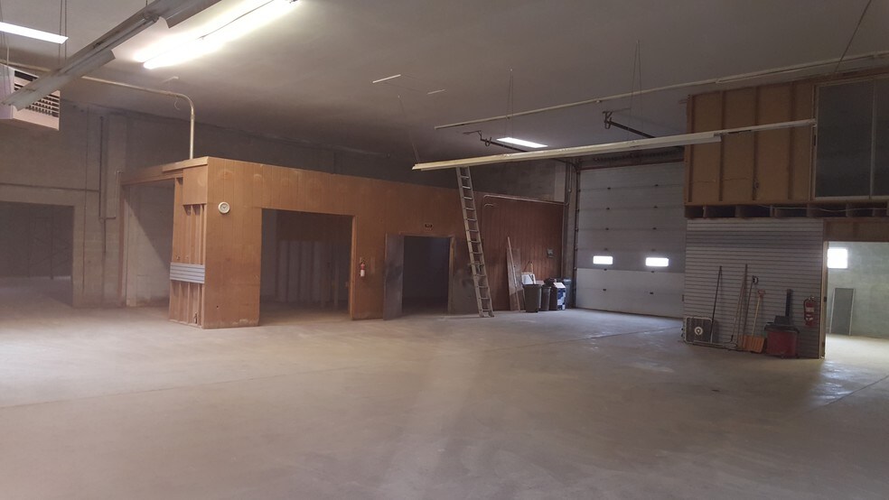 More Photos Of 407 Meco Dr, Wilmington Warehouse For Lease