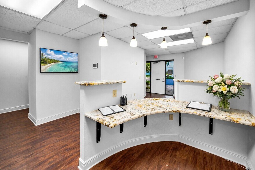 More Photos Of 4021 Central Ave, Saint Petersburg Medical For Lease