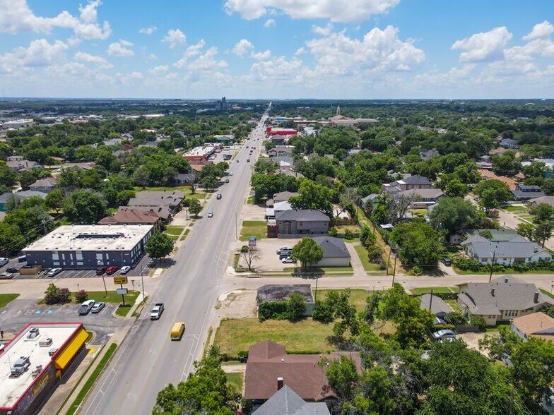 More Photos Of 2628 Hemphill St, Fort Worth Office For Sale