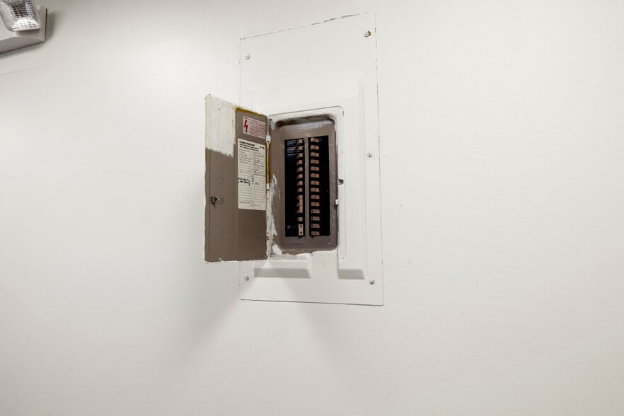 More Photos Of 264 N Broadway, Salem Freestanding For Sale