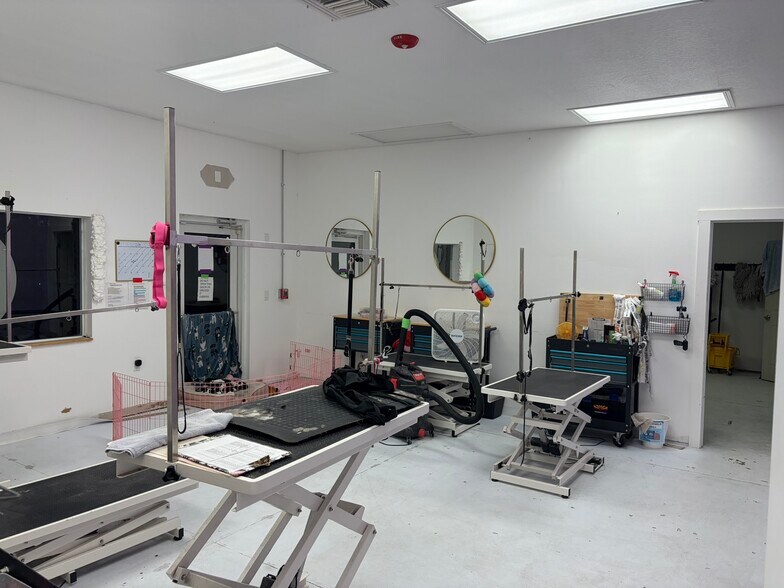 More Photos Of 718 60th Street Ct E, Bradenton Auto Repair For Sale