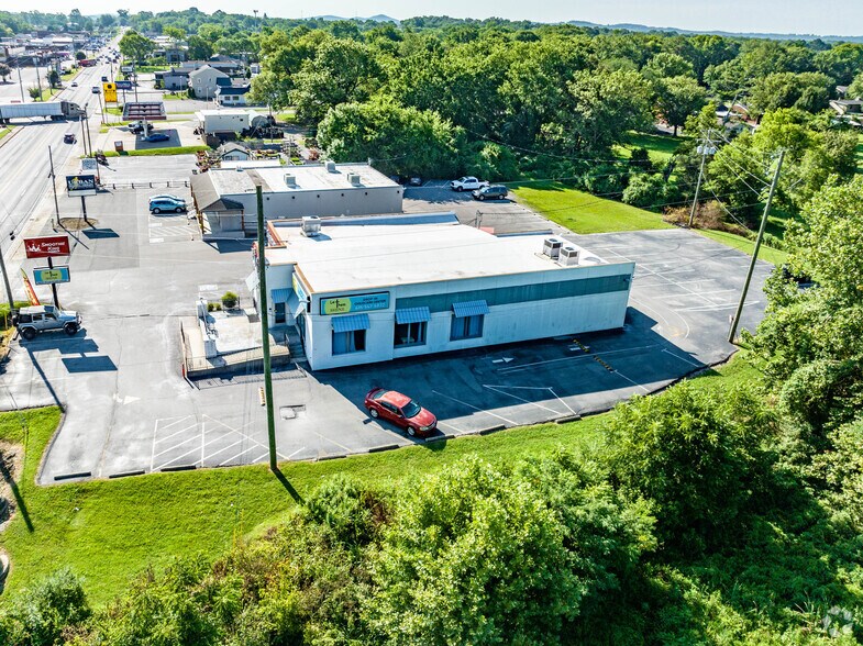 More Photos Of 1112 W Main St, Lebanon General Retail For Sale